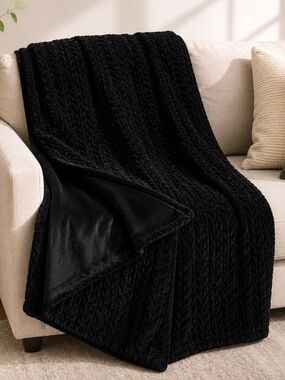 ELLIE COLLECTION NWT Ultra Soft Plush Reversible Throw Blanket Black 50x60 Quilt